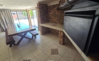4 Bedroom House For Sale in Henties Bay Central, Henties Bay