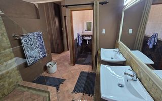4 Bedroom House For Sale in Henties Bay Central, Henties Bay