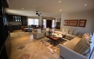 7 Bedroom House For Sale in Out Of Nature Estate