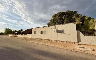 14 Bedroom House For Sale in Outjo