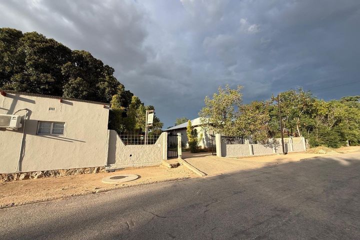 14 Bedroom House For Sale in Outjo