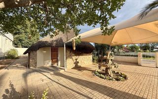 14 Bedroom House For Sale in Outjo