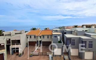 3 Bedroom Apartment/Penthouse For Sale in Long Beach