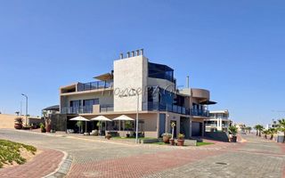 5 Bedroom House For Sale in Afrodite Beach