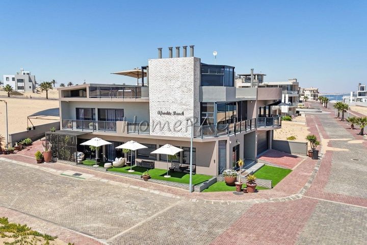 5 Bedroom House For Sale in Afrodite Beach