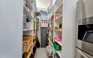 5 Bedroom House For Sale in Afrodite Beach