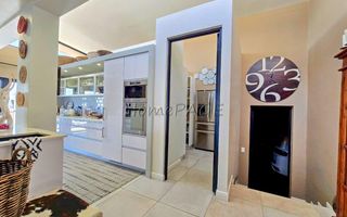 5 Bedroom House For Sale in Afrodite Beach