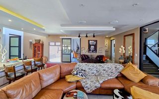 5 Bedroom House For Sale in Afrodite Beach