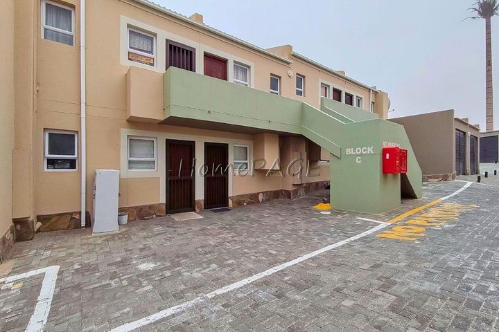 1 Bedroom Apartment/Penthouse For Sale in Long Beach