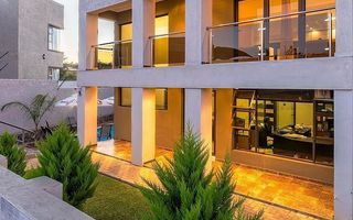 10 Bedroom House For Sale in Hochlandpark