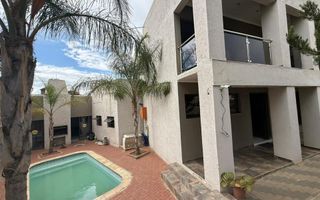 10 Bedroom House For Sale in Hochlandpark