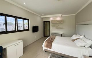 10 Bedroom House For Sale in Hochlandpark