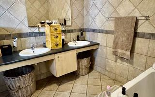 4 Bedroom House For Sale in Windhoek South