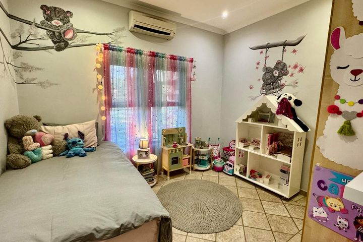 4 Bedroom House For Sale in Windhoek South