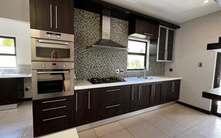 3 Bedroom Townhouse For Sale in Suiderhof, Windhoek