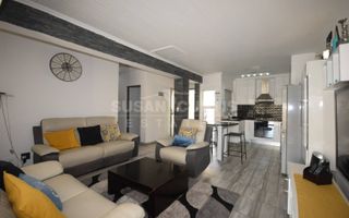 3 Bedroom Townhouse To Rent in Long Beach