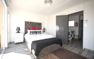 3 Bedroom Townhouse To Rent in Long Beach