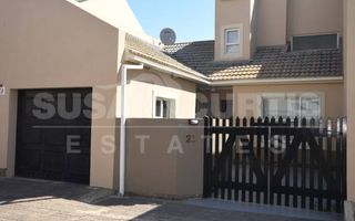 3 Bedroom Townhouse To Rent in Long Beach