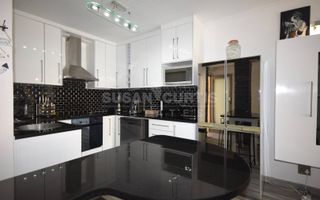 3 Bedroom Townhouse To Rent in Long Beach