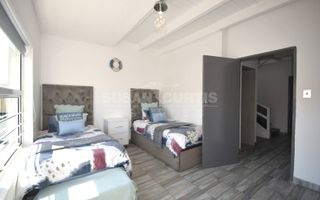 3 Bedroom Townhouse To Rent in Long Beach