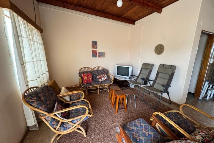 3 Bedroom House For Sale in Henties Bay Central