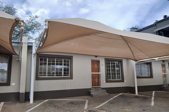 2 Bedroom Apartment/Penthouse For Sale in PIONIERS PARK EXT 1