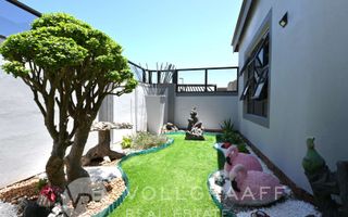 5 Bedroom House For Sale in Noord Duin, Henties Bay