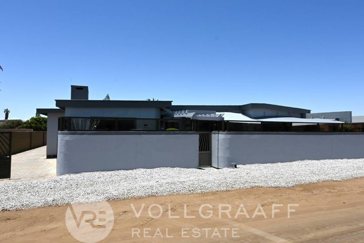 5 Bedroom House For Sale in Noord Duin, Henties Bay