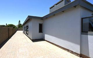 5 Bedroom House For Sale in Noord Duin, Henties Bay