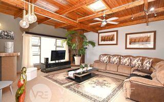 5 Bedroom House For Sale in Noord Duin, Henties Bay