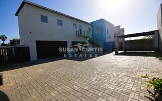 4 Bedroom House For Sale in Vogelstrand, Swakopmund