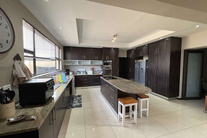 3 Bedroom House For Sale in Kleine Kuppe