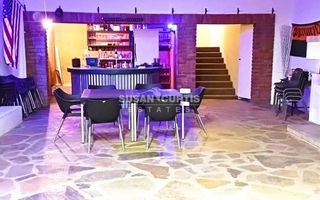 8 Bedroom House For Sale in Otjiwarongo