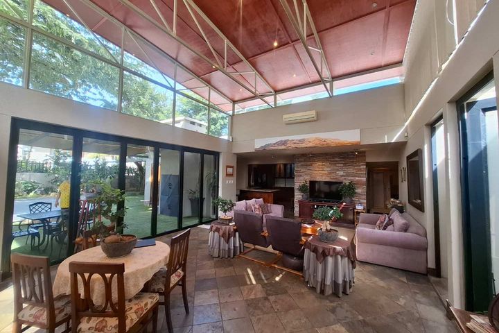 5 Bedroom House For Sale in Klein Windhoek