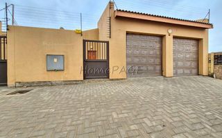 3 Bedroom Townhouse For Sale in Hermis