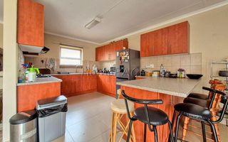 3 Bedroom Townhouse For Sale in Hermis