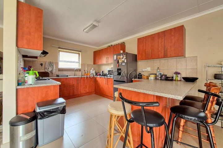 3 Bedroom Townhouse For Sale in Hermis