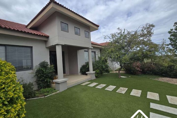 3 Bedroom House For Sale in Finkenstein