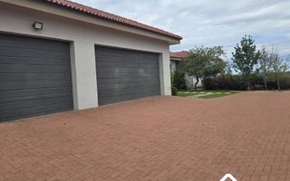 3 Bedroom House For Sale in Finkenstein, Windhoek