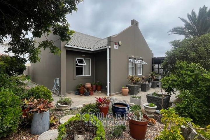 3 Bedroom House For Sale in Mile 4