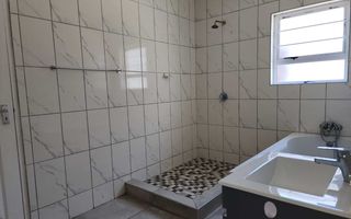 4 Bedroom House For Sale in Henties Bay Central, Henties Bay