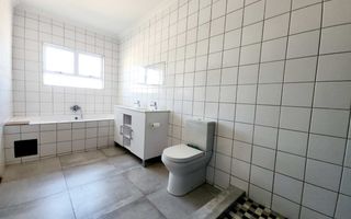 4 Bedroom House For Sale in Henties Bay Central, Henties Bay
