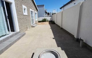 4 Bedroom House For Sale in Henties Bay Central, Henties Bay