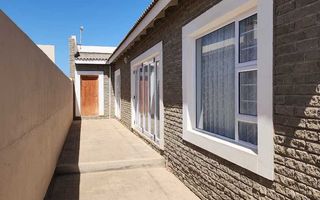 4 Bedroom House For Sale in Henties Bay Central, Henties Bay
