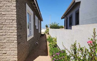4 Bedroom House For Sale in Henties Bay Central, Henties Bay