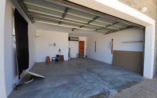 4 Bedroom House For Sale in Henties Bay Central, Henties Bay