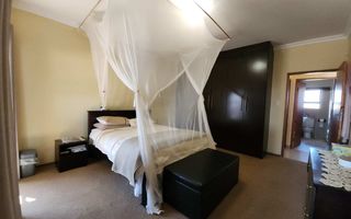 6 Bedroom House For Sale in Noord Duin, Henties Bay