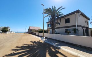 6 Bedroom House For Sale in Noord Duin, Henties Bay