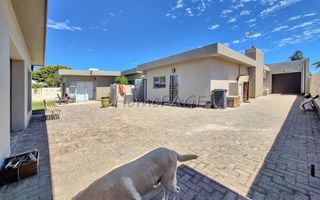 5 Bedroom House For Sale in Meersig