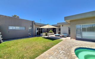 5 Bedroom House For Sale in Meersig